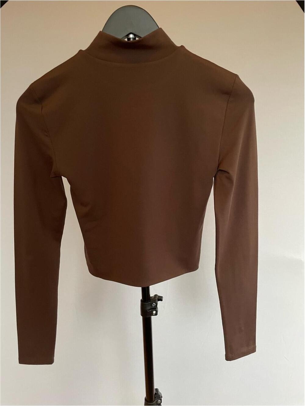 Babaton Aritzia Brown Mock Neck Crop Top Long Sleeve Fitted Stretch Minimalist S - Picture 2 of 5
